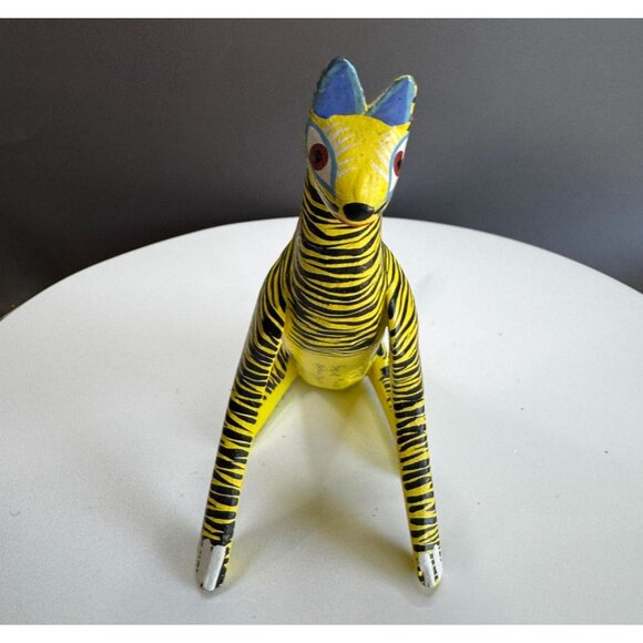 Hand Carved Oaxacan Alebrije Rafael Mendoza Tiger Stripe Coyote Mexico Folk Art - Picture 3 of 6